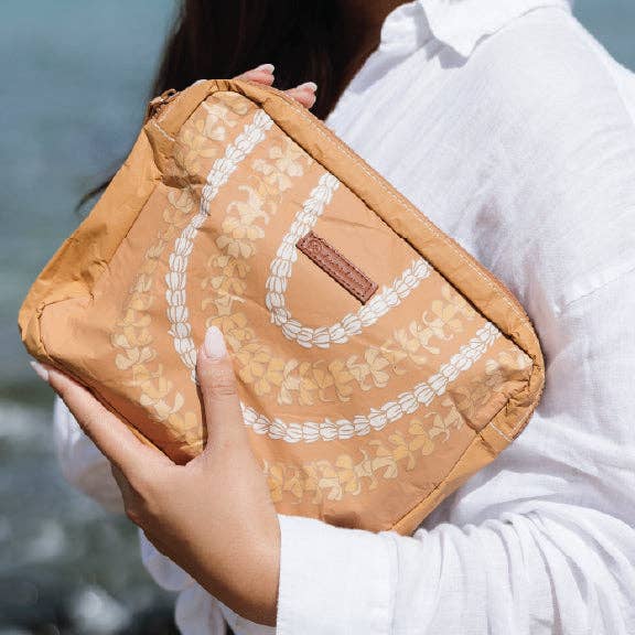 Puakenikeni Lei | The Clutch Handbag